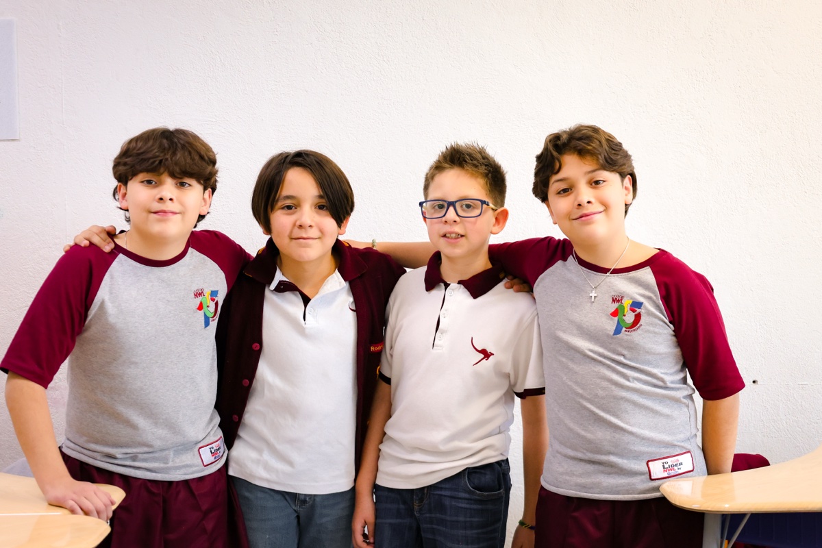 Newland Elementary students in group classroom activity at Juriquilla campus